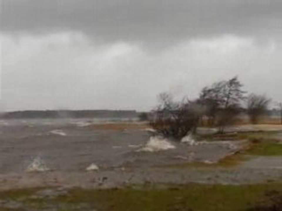 Lac Sanguinet Biscarrosse Landes 10H.Tempête Klaus 170 km/h