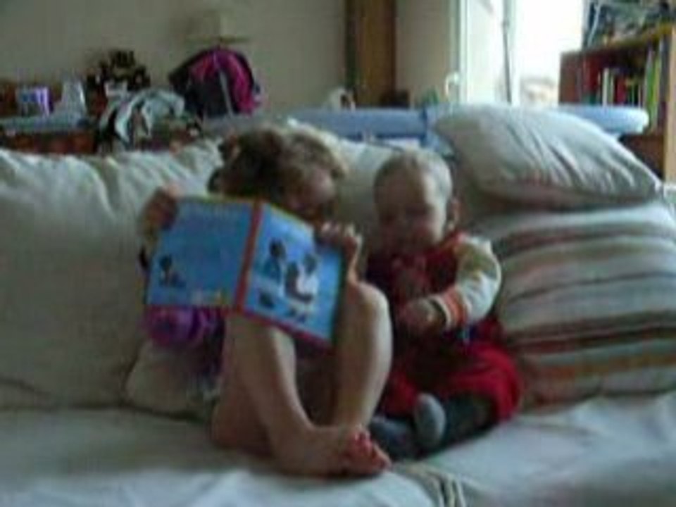 pauline lit une histoire à maxence