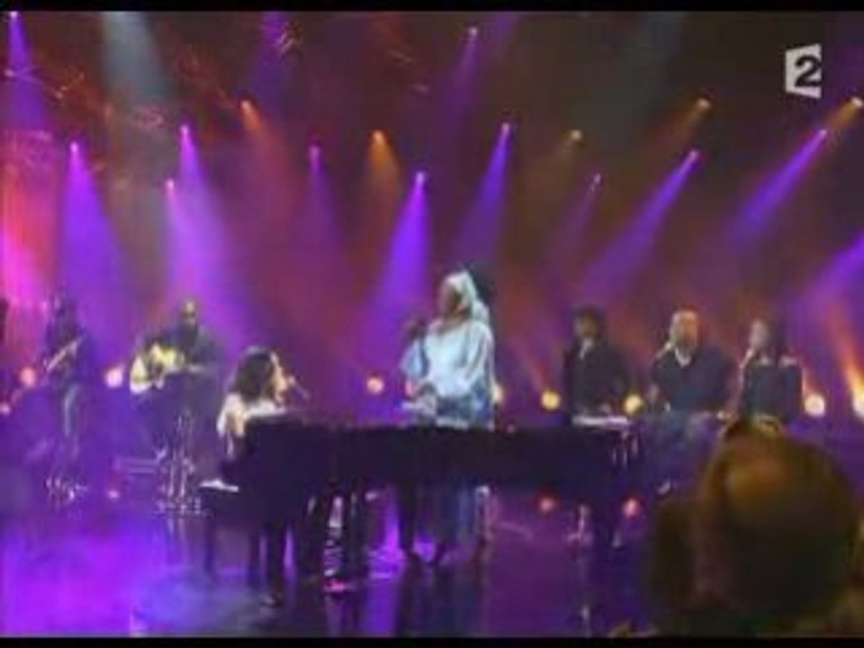 [USA & Mali] Alicia Keys feat Oumou Sangare--Falling