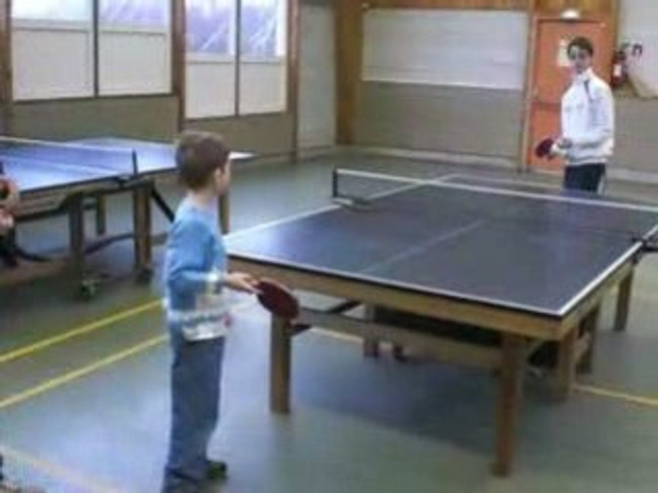 Baptiste au ping-pong