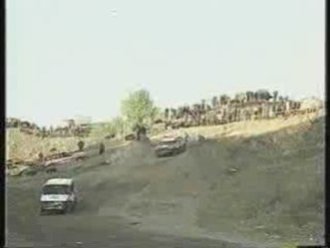 Попал под машину во время гонок