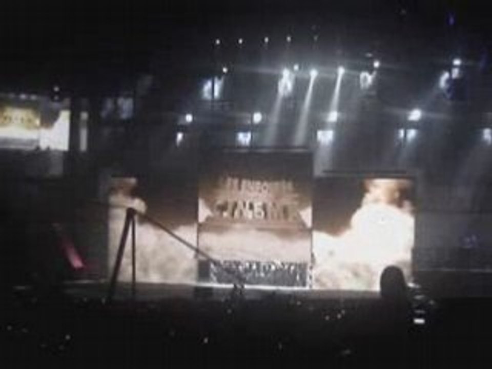 Les Enfoirés font leur cinéma : debut du concert