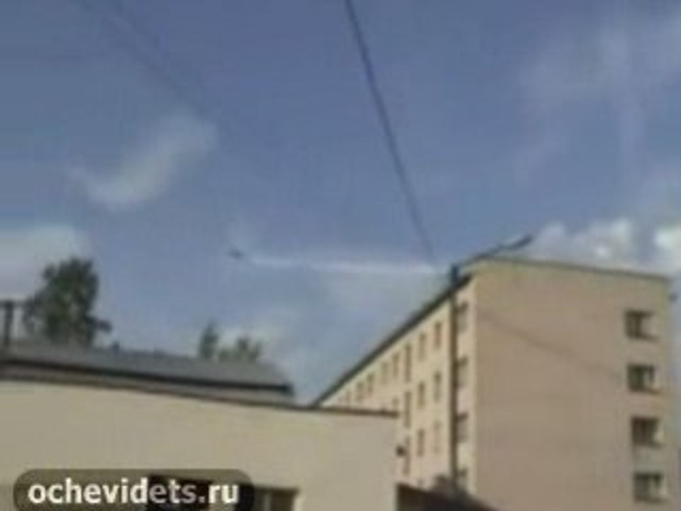 Самолет врезался в дом