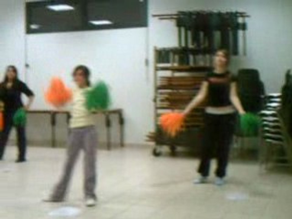 Répétition Pom Pom Girls Cabestany 66330 avec des pompons