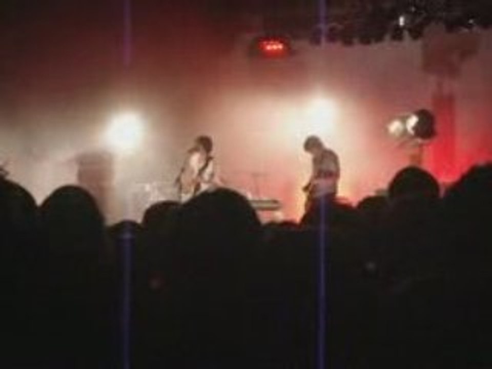 Arctic Monkeys - Dangerous Animals (Live)