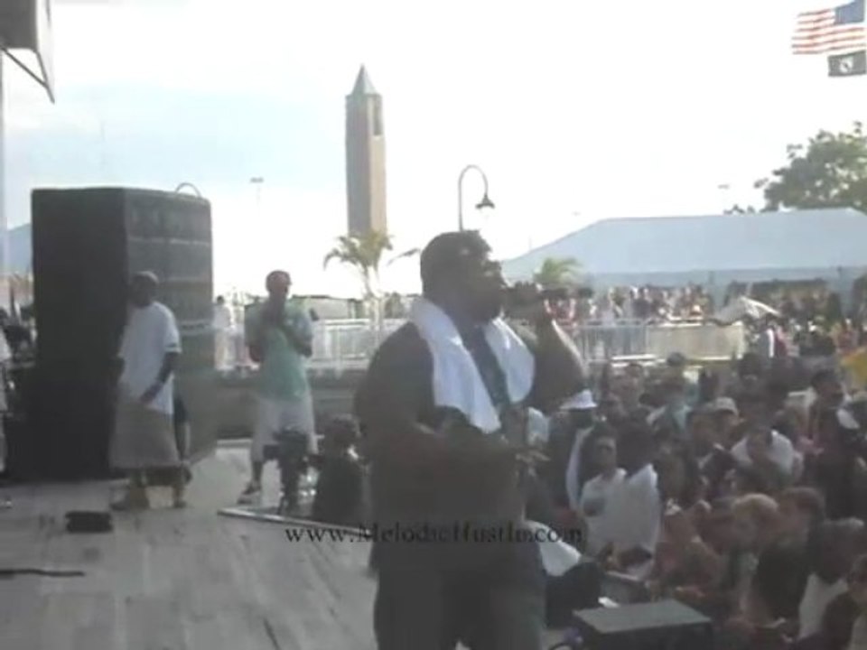Ghostface & Raekwon of Wu Tang clan perform live