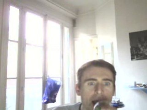 Wiwi égratigne Left and right