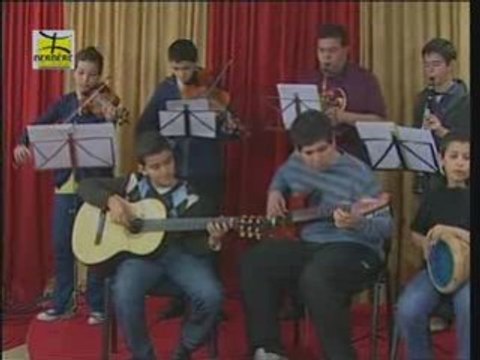jeunes orchestre kabyle jouent Agraw/takfarinas
