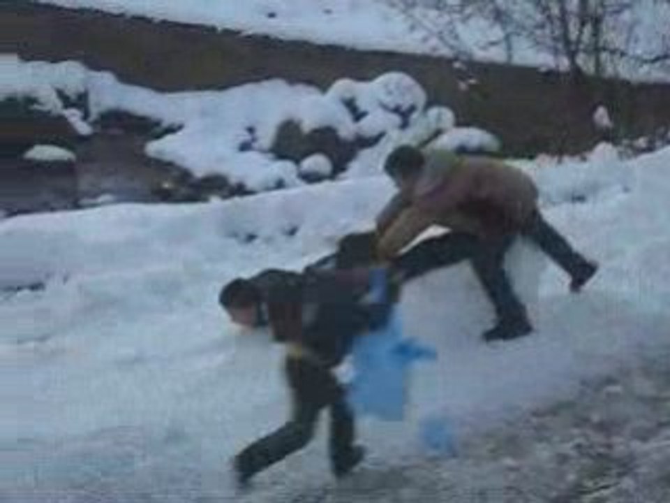 Sırtköyünde kar ve çocukların kar keyfi