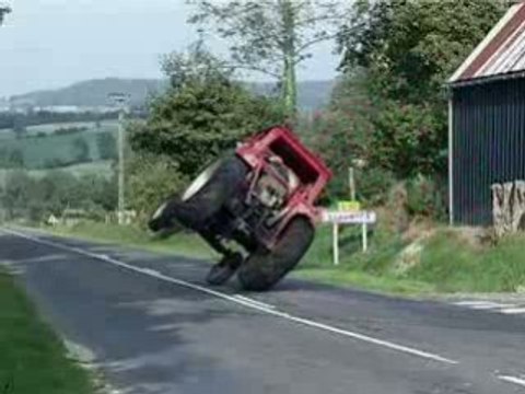 [FUNNY] REGIS sur Deux Roues - Cascade Tracteur [Goodspeed]