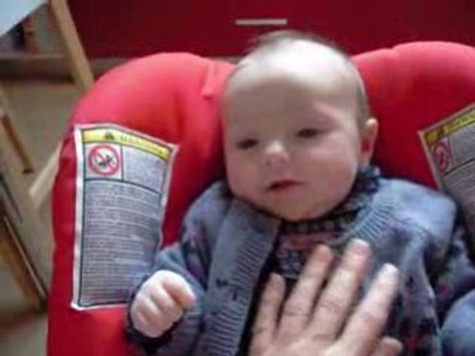 JEANNE DEUX MOIS 1ERS SOURIRES