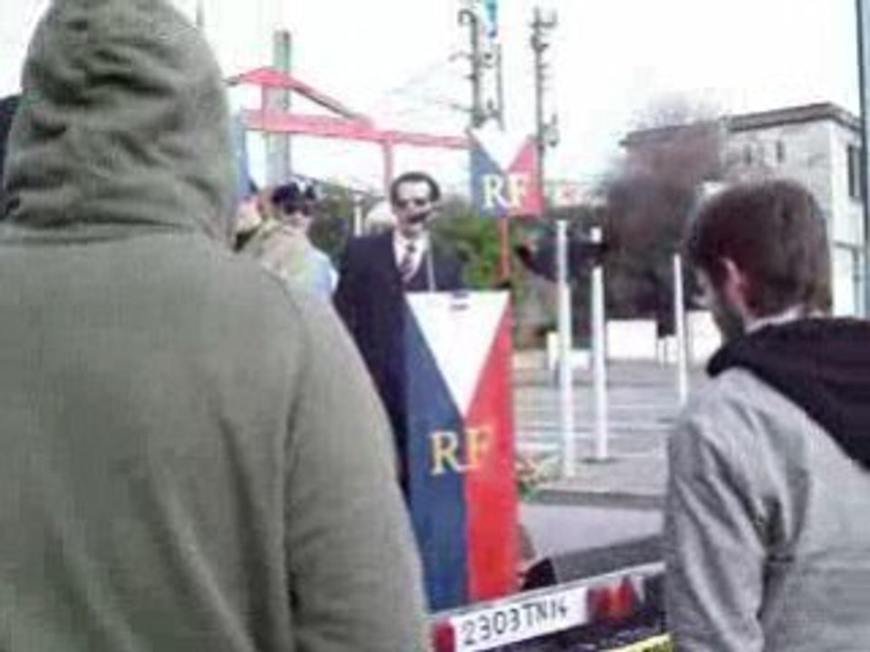 Manifestation Caen 29 janvier 2009 le sosie de sarkozy