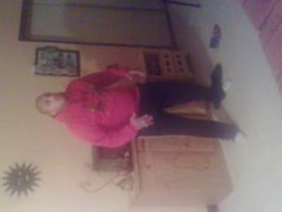 Lolo dancing