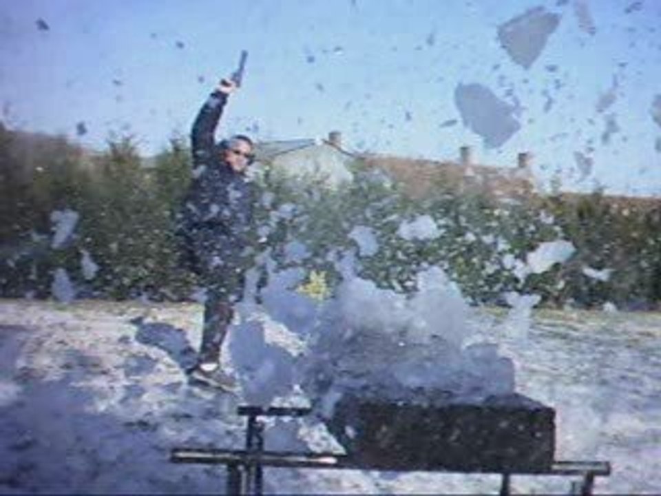 500 S&W magnum revolver vs plaque de glace