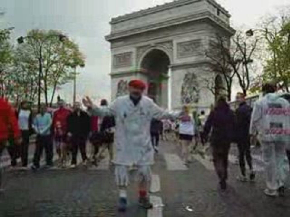 mario et son petit vélo au marathon de paris 2008 1èr partie