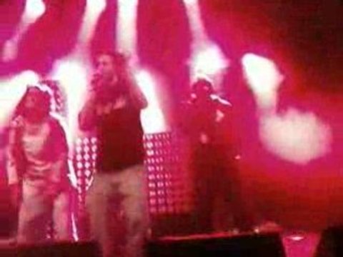 Shéryfa luna et le groupe lirysistem au concert d'évreux