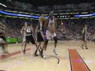 Shaquille O'Neal Record Dunk on Tim Duncan