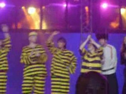 Enfoirés 2009 Amel Bent Si Tu Vas A Rio + The Dancing Queen