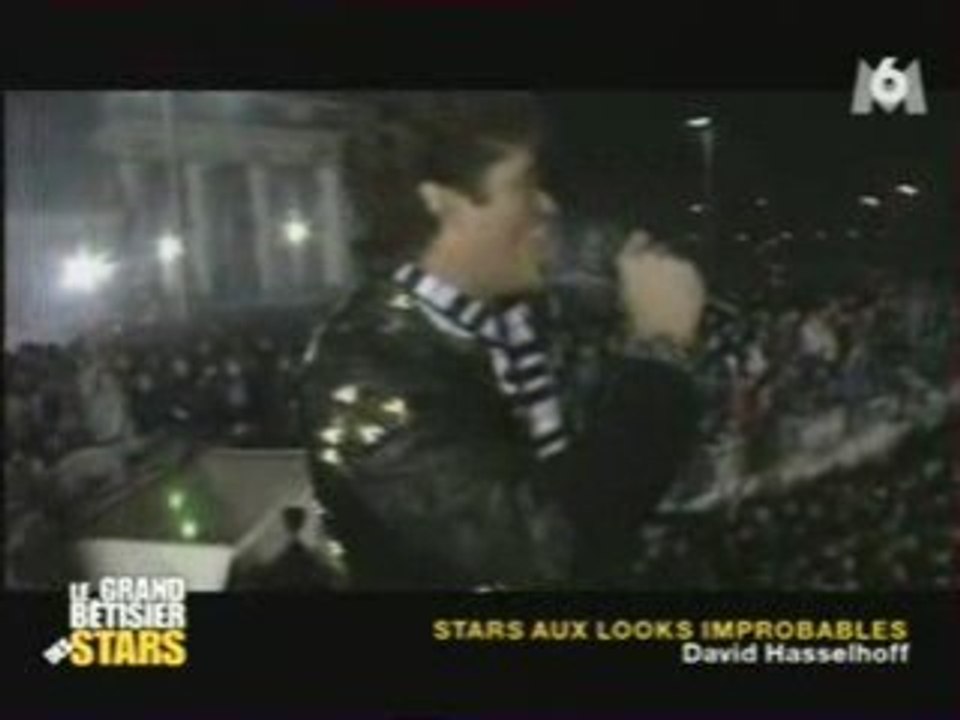 David hasselhoff au pied du mure de berlin tomb