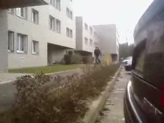 la blonde 2 saute ^^ lol