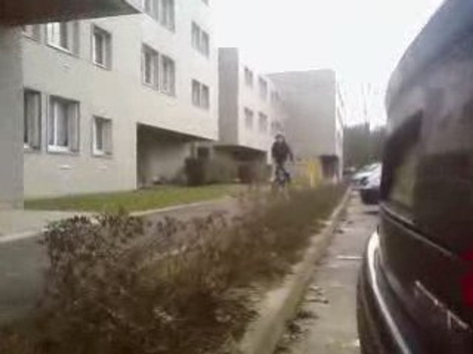 la blonde 2 saute ^^ lol