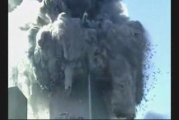 11 septembre : images de la chute du WTC (Tour Nord)
