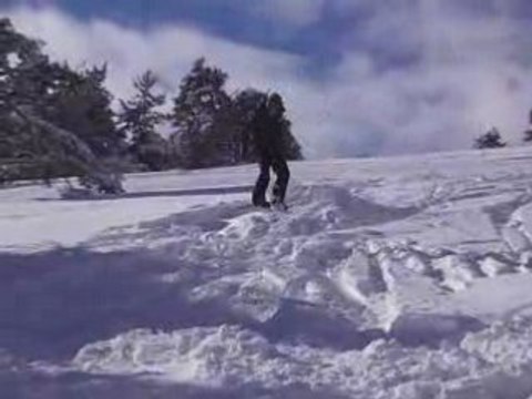 Baf met des coups de tete a la neige