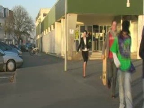 De bouche à oreilles