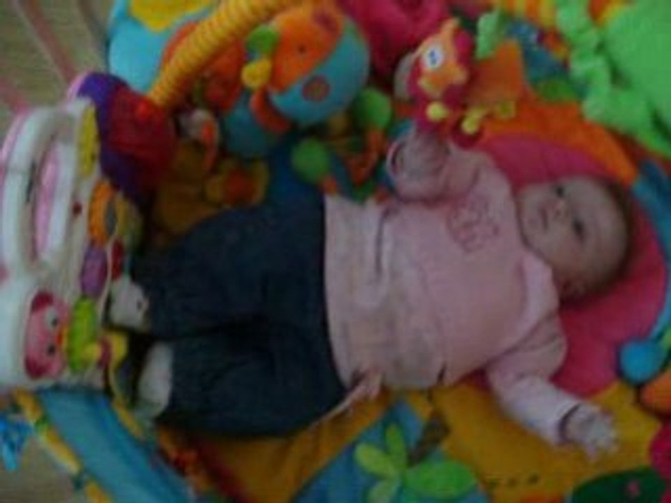 Manon et son piano rose (2)