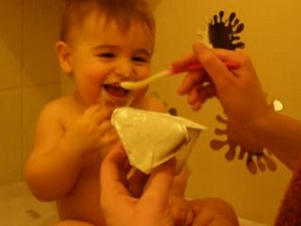 11 mois je mange seul