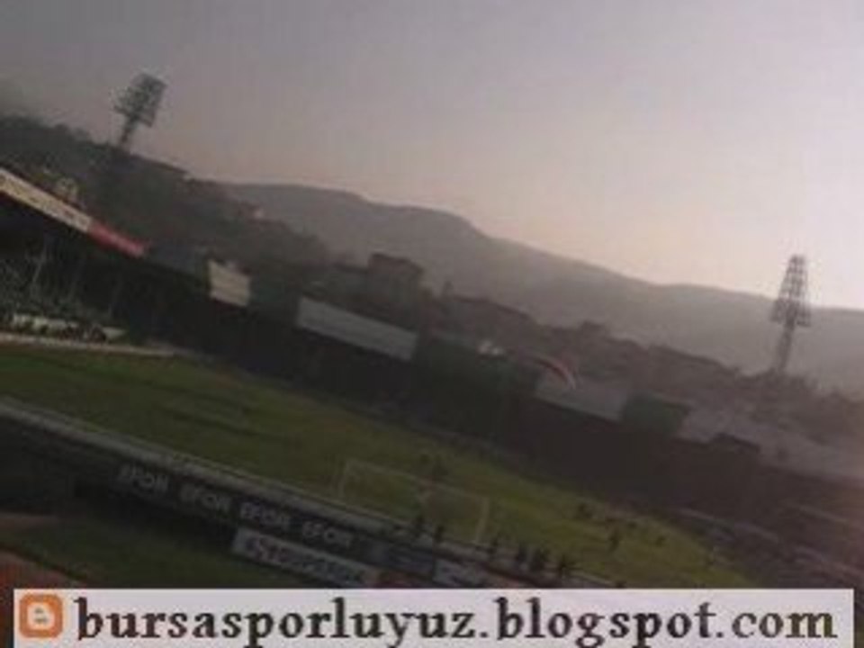 Parasütcü stada inisi(bursa - besiktas 08-09sezonu)