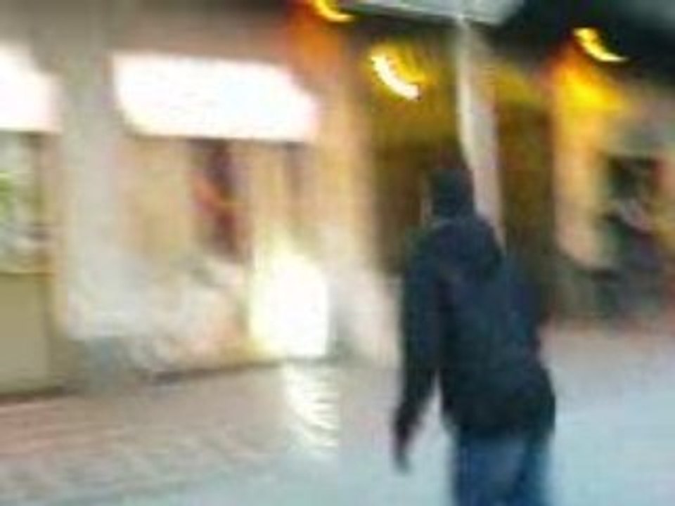 cyril qui fait un salto arriere