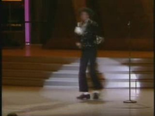 Michael jakson chante et danse le RAI