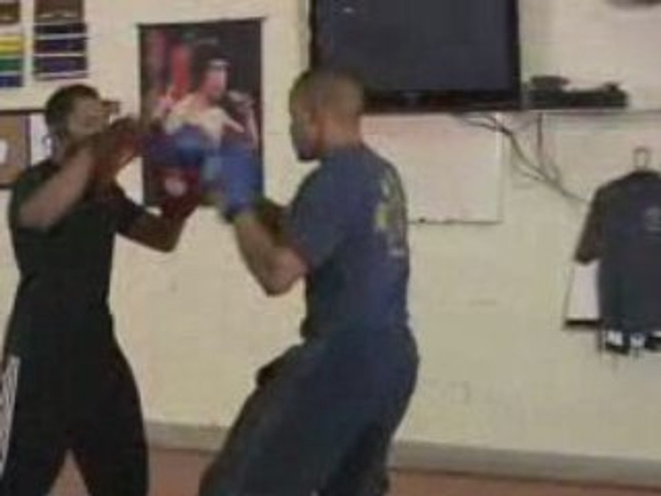 Jeet Kune Do Kickboxing Attack by Combination