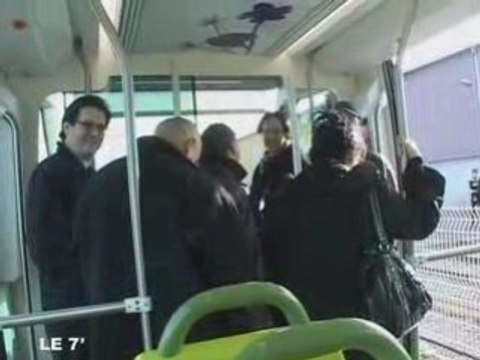 Angers : Présentation de la première rame de tramway