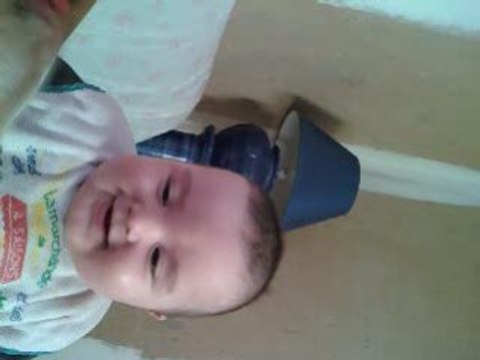 mon neuveu qui rigole avk mon chien