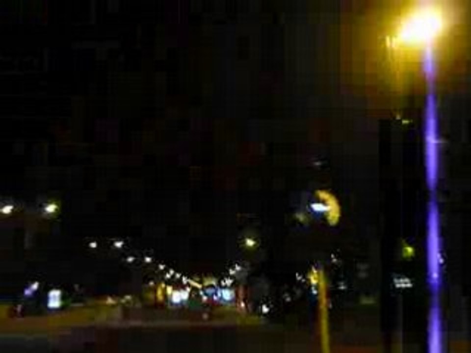 Gens courant après le tram..