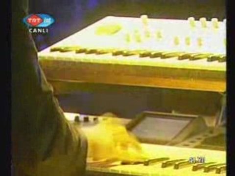 Ajda Pekkan- Petroil & Aynen Oyle Canli Performans