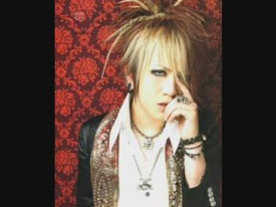 27 ans Ruki (The GazettE)