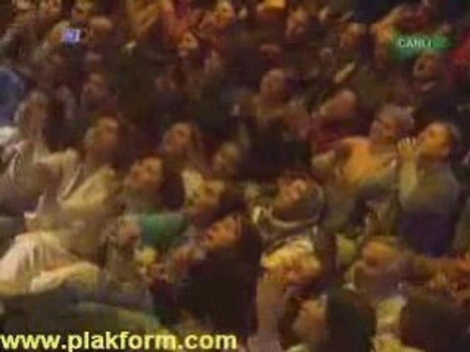 Ferdi Tayfur-Emmoglu ve Bende ozledim canlı performans