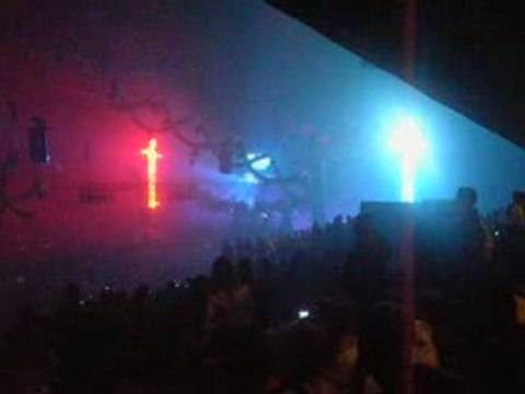 intro headhunterz vs wildstyle @ REVERZE 2009