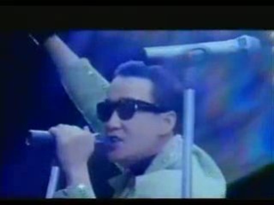 CHAGE and ASKA / 太陽と埃の中で 動画 Dailymotion