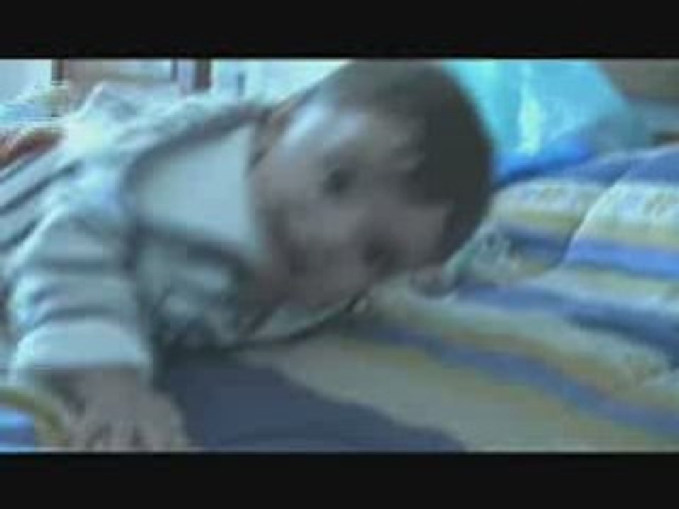 1ere tentative de 4 pattes (2008-07-09)