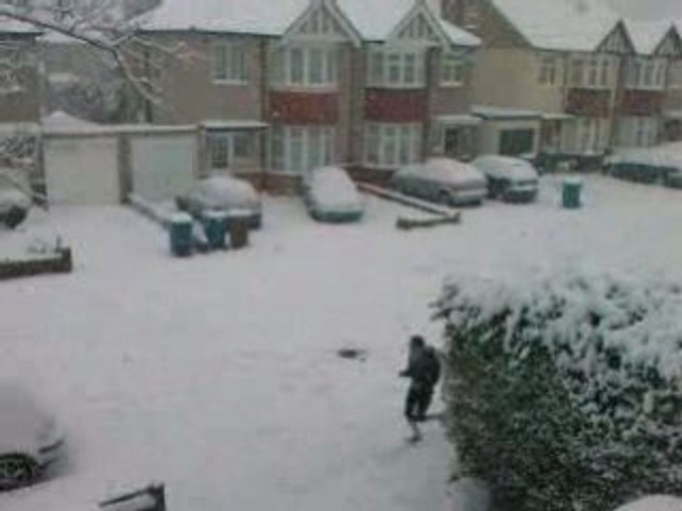 Snowing in harrow