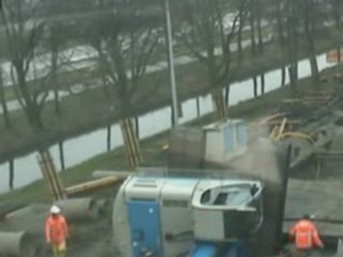 Regis conduit une pelleteuse !