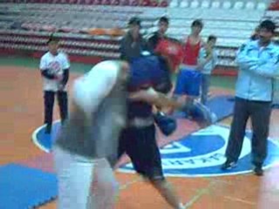 Emre ve 22 yasındaki rakibinin maçı