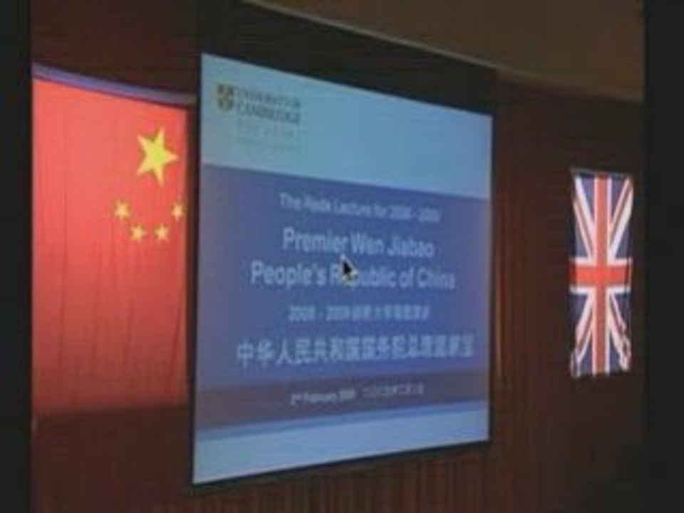 Une chaussure lancée en direction du 1er ministre chinois