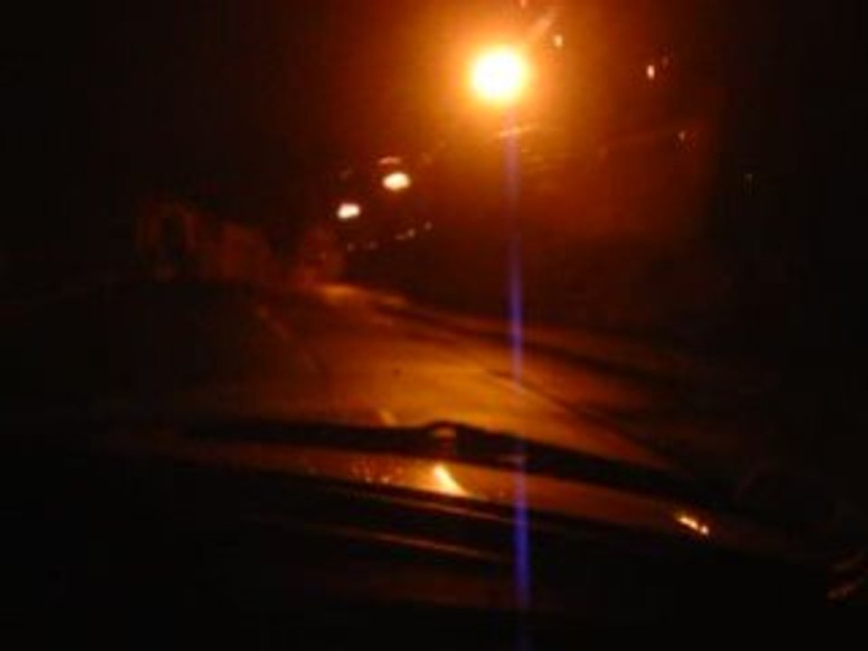 Pauvre petite Peugeot 205 maltraitée