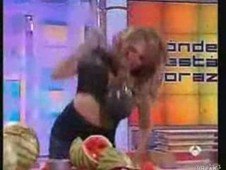 Πώς σπάει τα καρπούζια!