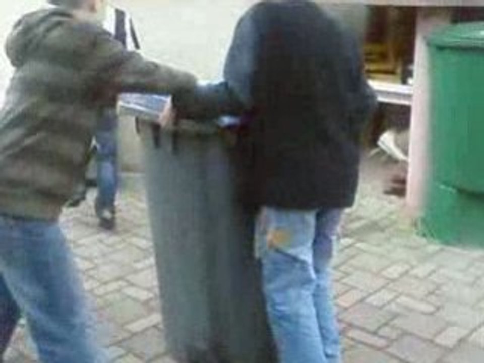 Paul dan la poubelle xD